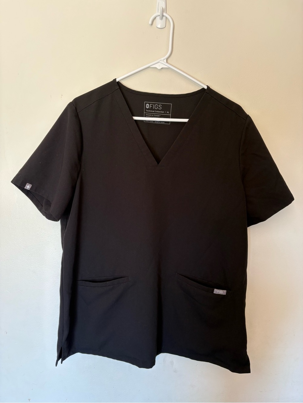 FIGS Black Casma Three-Pocket Scrub Top Women’s Size XL FW1100